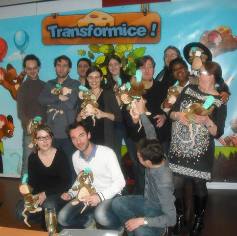 File:Atelier 801 staff.jpg