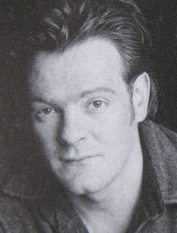Archivo:Chris Larkin.jpg