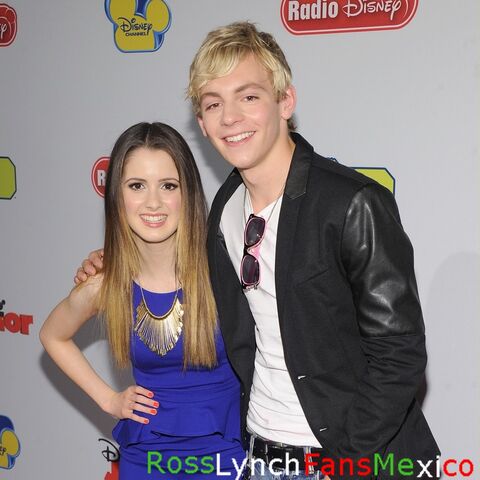 Archivo:Ross-lynch-laura-marano-disney-upfront-02.jpg