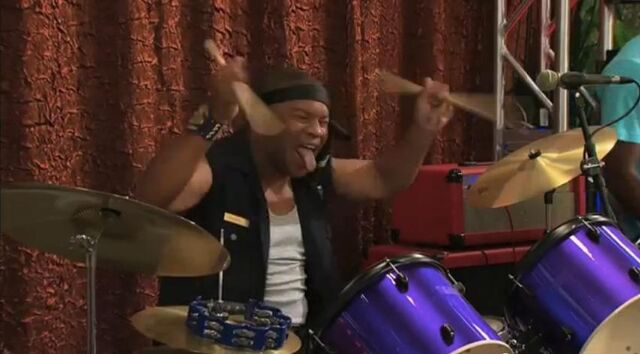 Archivo:In your face, Dad. I'm Drumming.jpg