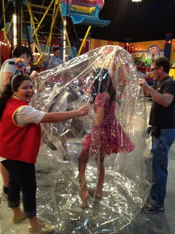 Archivo:Raini-rodriguez-kiersey-clemons-austin-and-ally-jan-15-2013-1.jpg