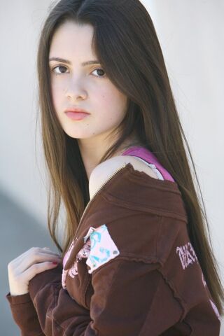 File:Laura-marano.jpg