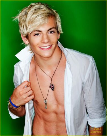 File:Ross lynch shirtless.jpg