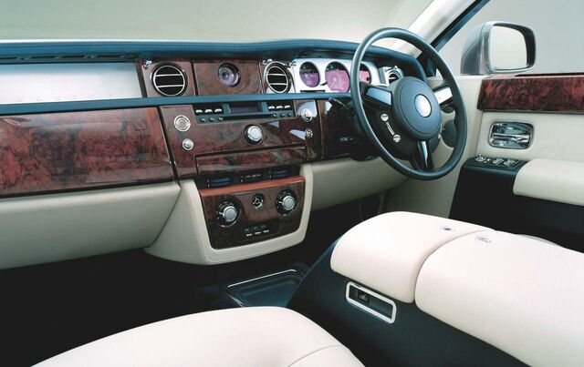 File:Rolls royce phantom facelift2009-02.jpg