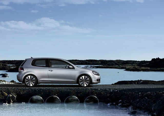 File:2009-Volkswagen-Golf-2.jpg