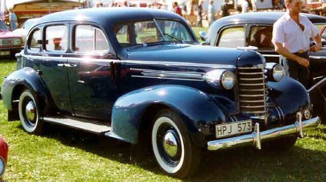 File:1937 Oldsmobile Six.jpg