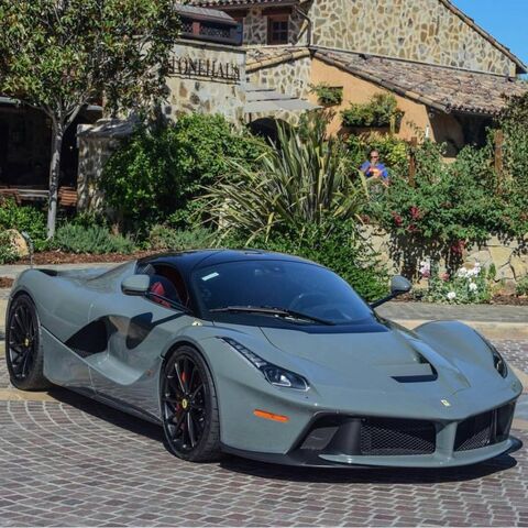File:Wow-laferrari-709x709.jpg