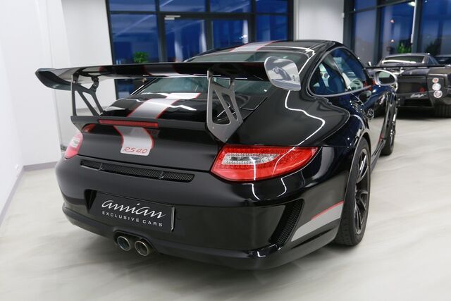 File:Porsche-911-GT3-RS-4.0-for-sale-4.jpg