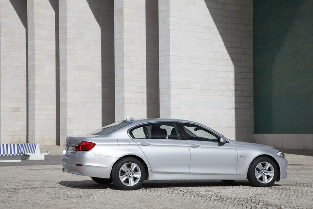 File:2011-BMW-5-Series-LWB-China-88.jpg