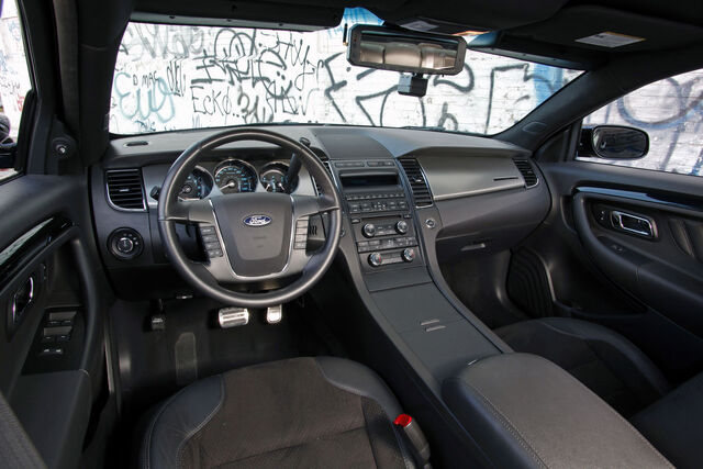 File:Ford-Taurus-Police-Interceptor-1.jpg
