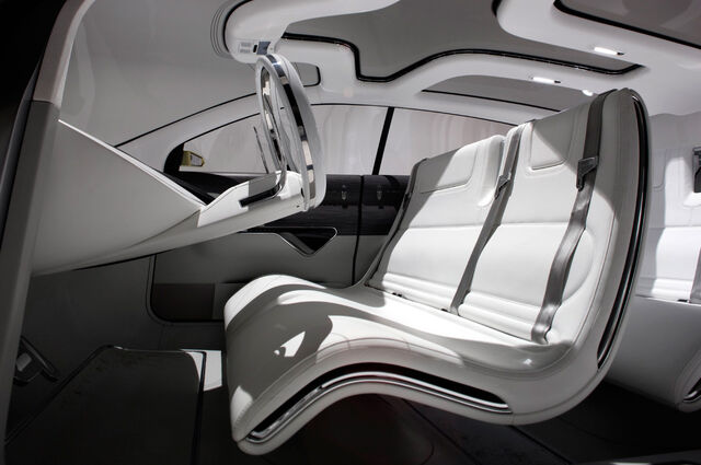 File:2010-lincoln-mkt-stock-images0013.jpg
