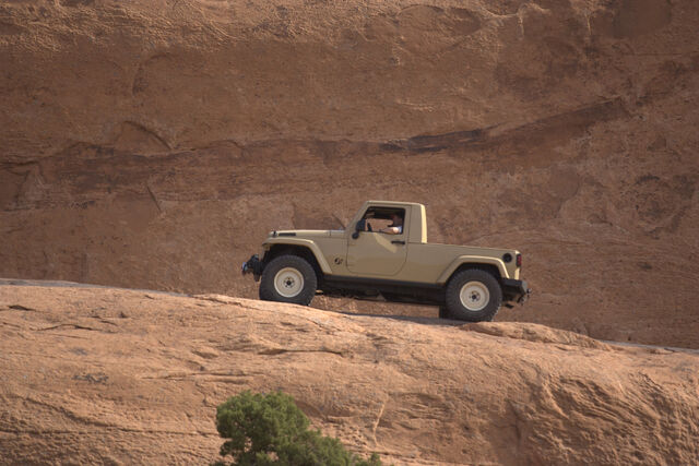 File:Jeepjtconcept ab---15.jpg