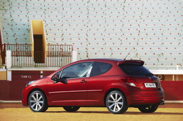 File:2010-Peugeot-207-RC-7.jpg