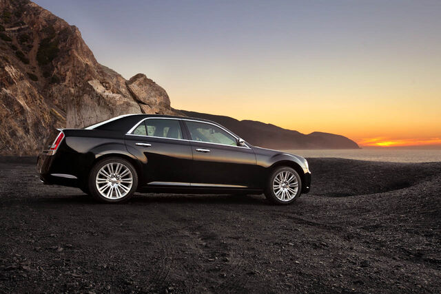 File:14-2011-chrysler-300-press.jpg