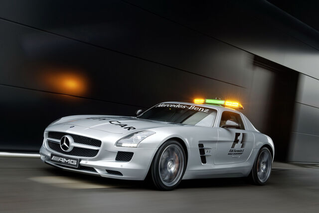File:Mercedes-SLS-AMG-Gullwing-Safety-Car-16.jpg