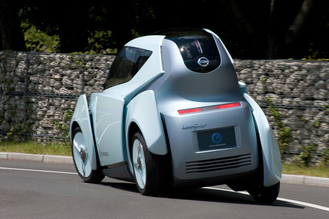 File:17-nissan-land-glider-press.jpg