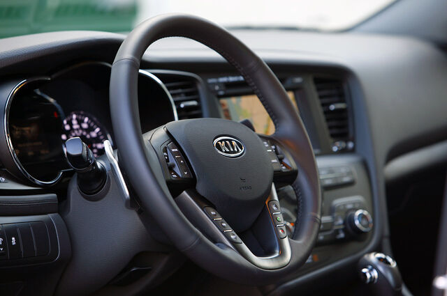 File:26-2011-kia-optima-20t-fd.jpg