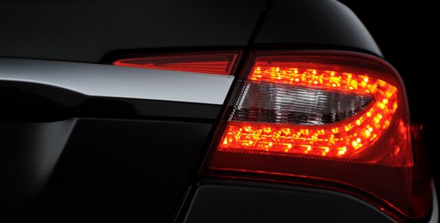 File:2011-Chrysler-200-Carscoop-4.jpg