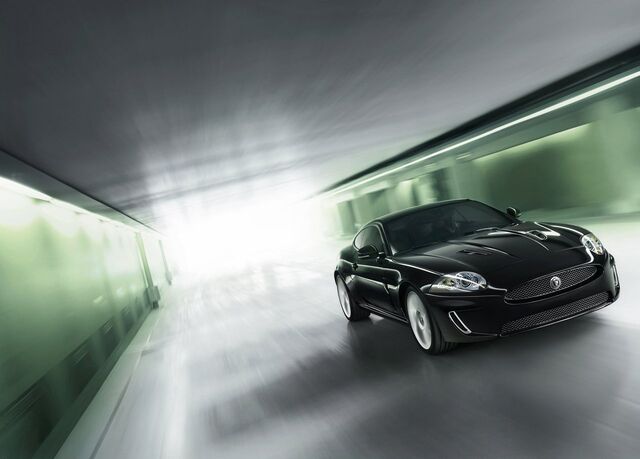 File:2010 Jaguar XKR 2.jpg