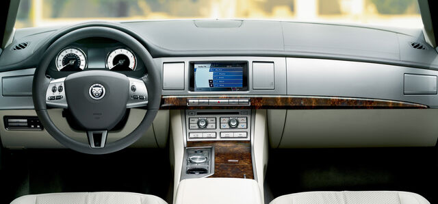 File:8-jaguar-xf.jpg