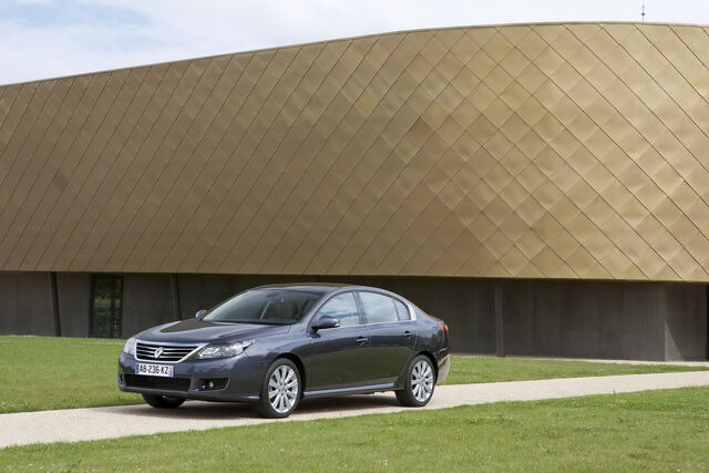 File:Renault-Latitude-4.jpg