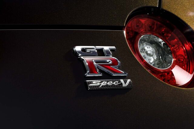 File:12-new-spec-nissan-gt-r.jpg