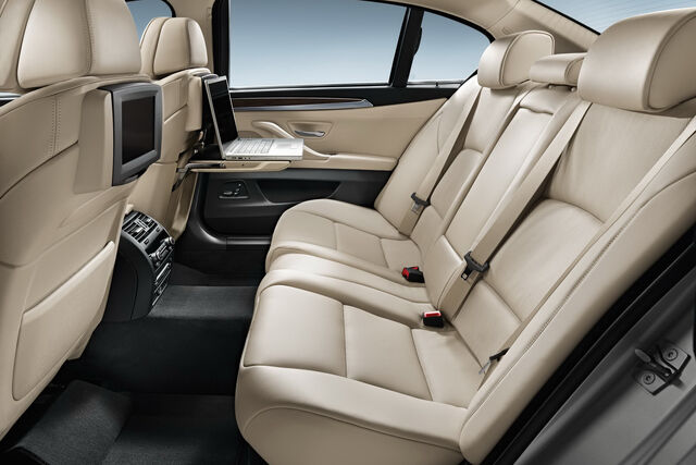 File:2011-BMW-5-Series-LWB-China-15.jpg