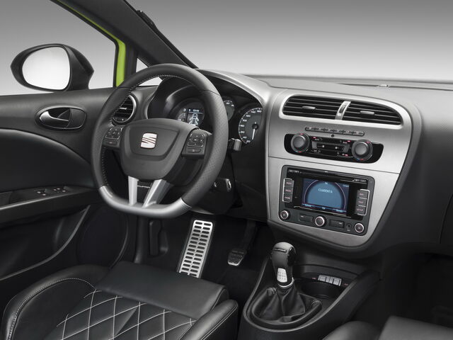 File:2010-SEAT-Leon-Cupra-R-6.jpg