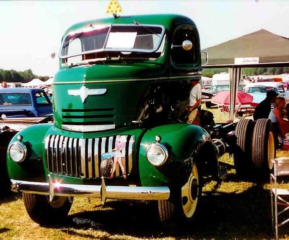 File:1942 Chevrolet COE Truck.jpg
