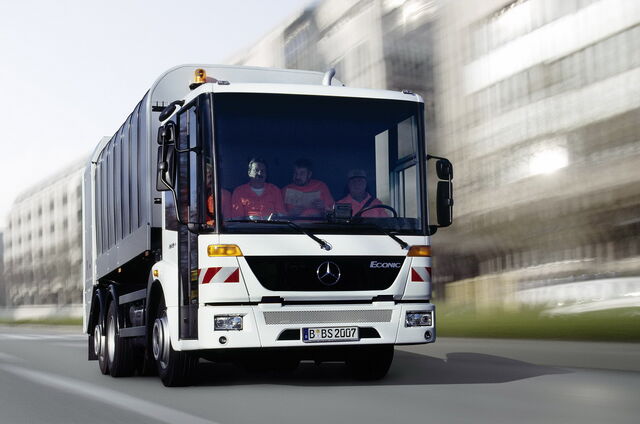 File:Mercedes-Benz Econic 10.jpg