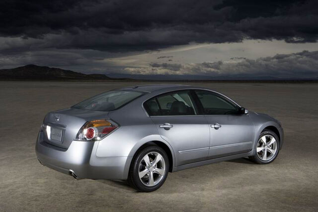 File:6-2007-nissan-altima-sedan.jpg