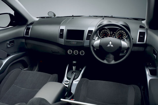 File:Mitsubishi-Outlander-JDM-2.jpg