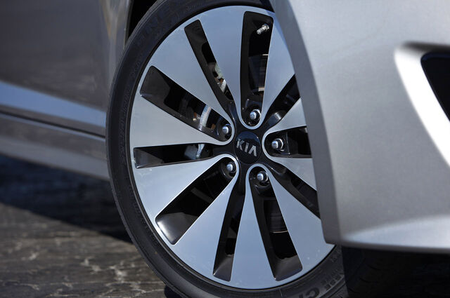 File:13-2011-kia-optima-20t-fd.jpg