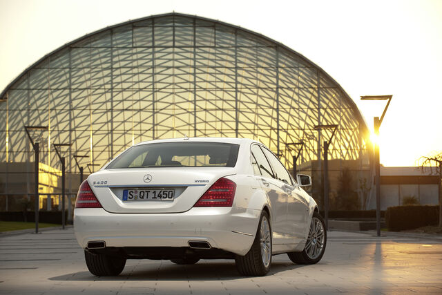 File:06-2010-m-b-s400.jpg