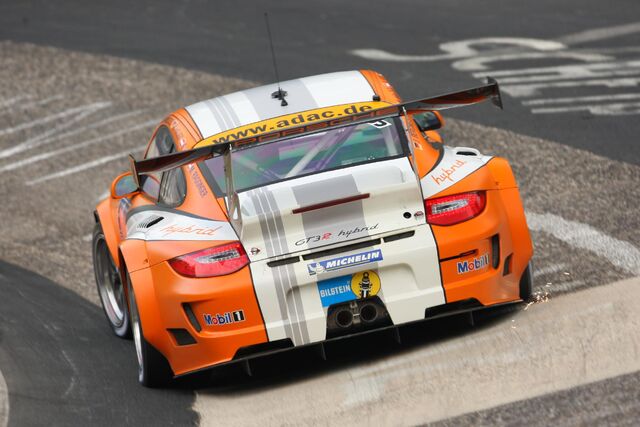 File:Porsche-911-gt3-r-hybrid-takes-home-double-honors-26613 1.jpg
