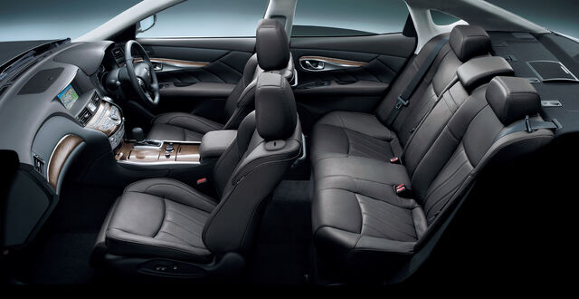 File:05-nissan-fuga-hybrid-press.jpg