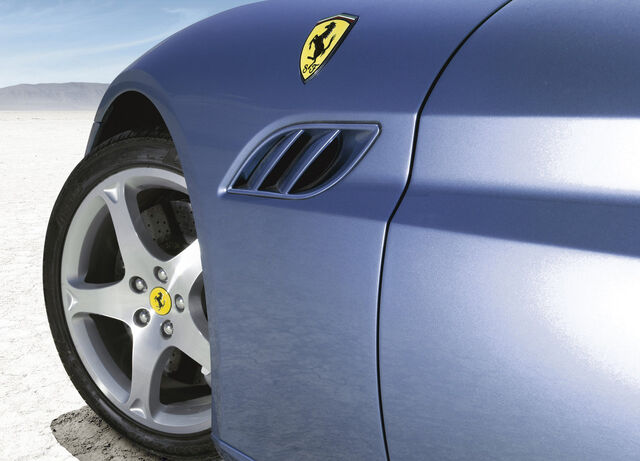File:Ferrari-california 2009 37.jpg