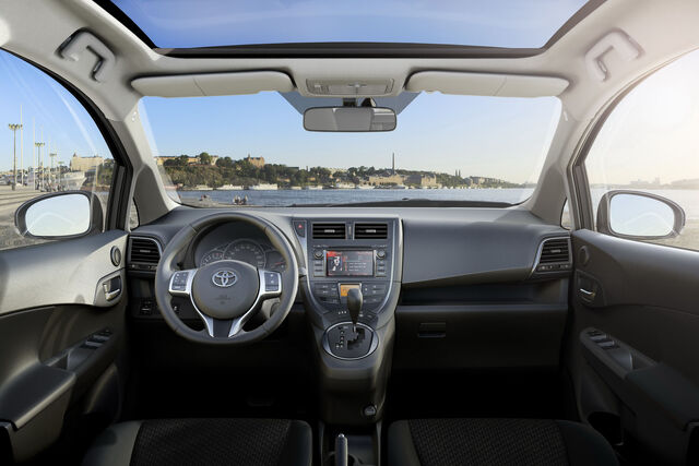 File:2011-Toyota-Verso-S-11.jpg