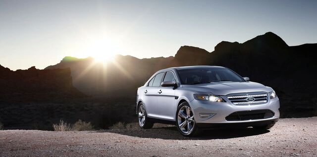 File:2010-ford-taurus-sho 20.jpg