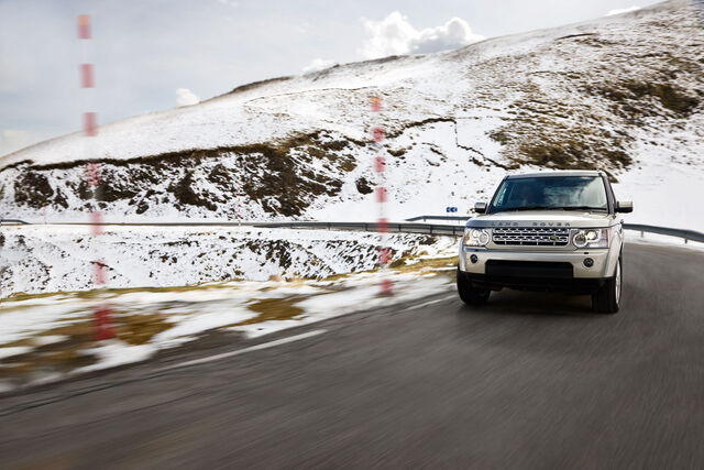 File:06-2010-lr4-discovery-press.jpg