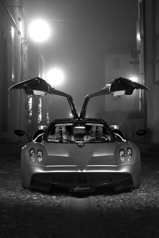 File:27-pagani-huayra.jpg