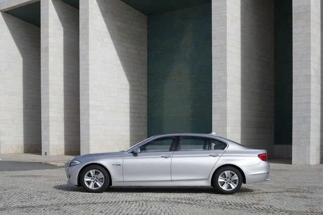 File:2011-BMW-5-Series-LWB-China-85.jpg