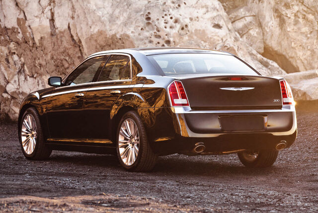 File:05-2011-chrysler-300-press.jpg