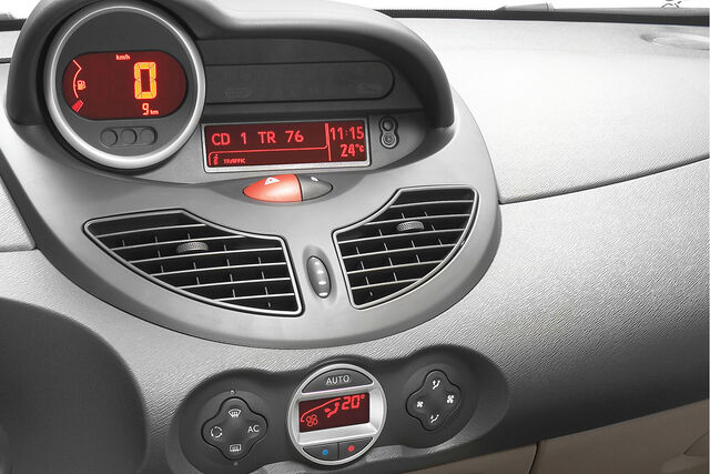 File:Carscoop TwingoII 15.jpg