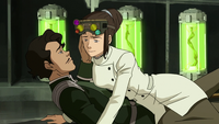 Varrick y Zhu Li abrazados.png