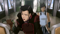 Korra y Asami en la aeronave