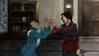 Asami lastimando a Varrik.png