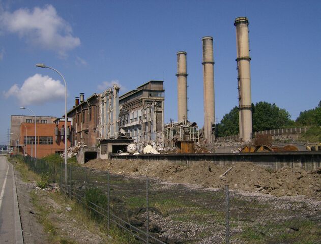 Archivo:Derribo termica-20070818.jpg
