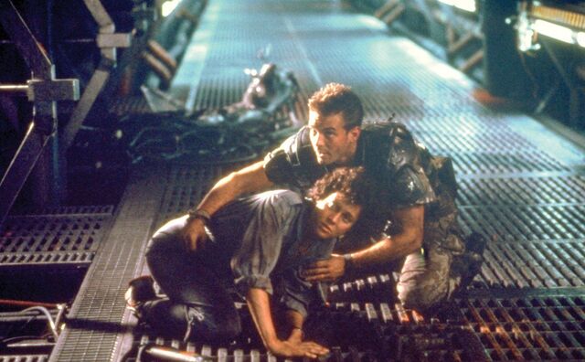 File:Ellen Ripley lll Dwayne 11 (Aliens).jpg