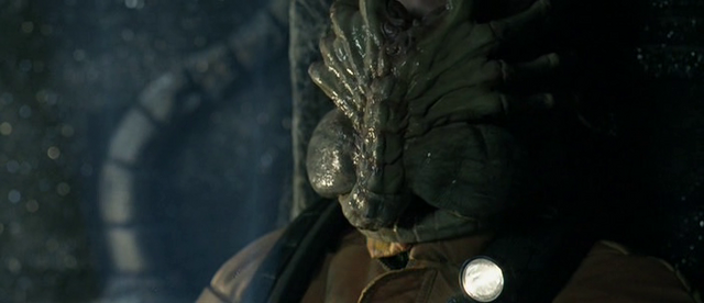 File:Thomas Facehugged.png